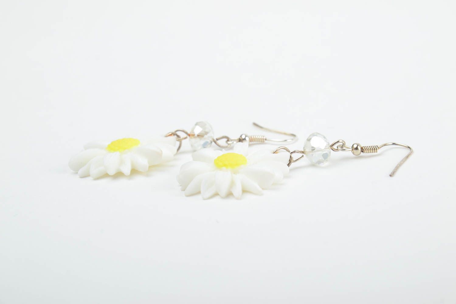 Handmade small tender floral polymer clay dangling earrings white chamomiles photo 4