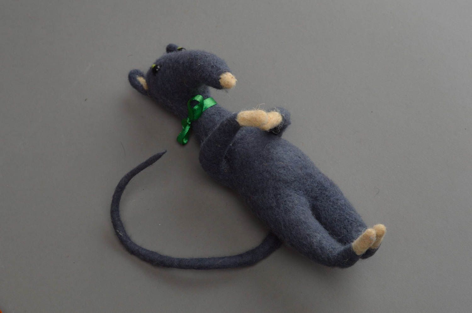 Jouet souris rigolo gris en laine technique de feutrage fait main cadeau photo 2