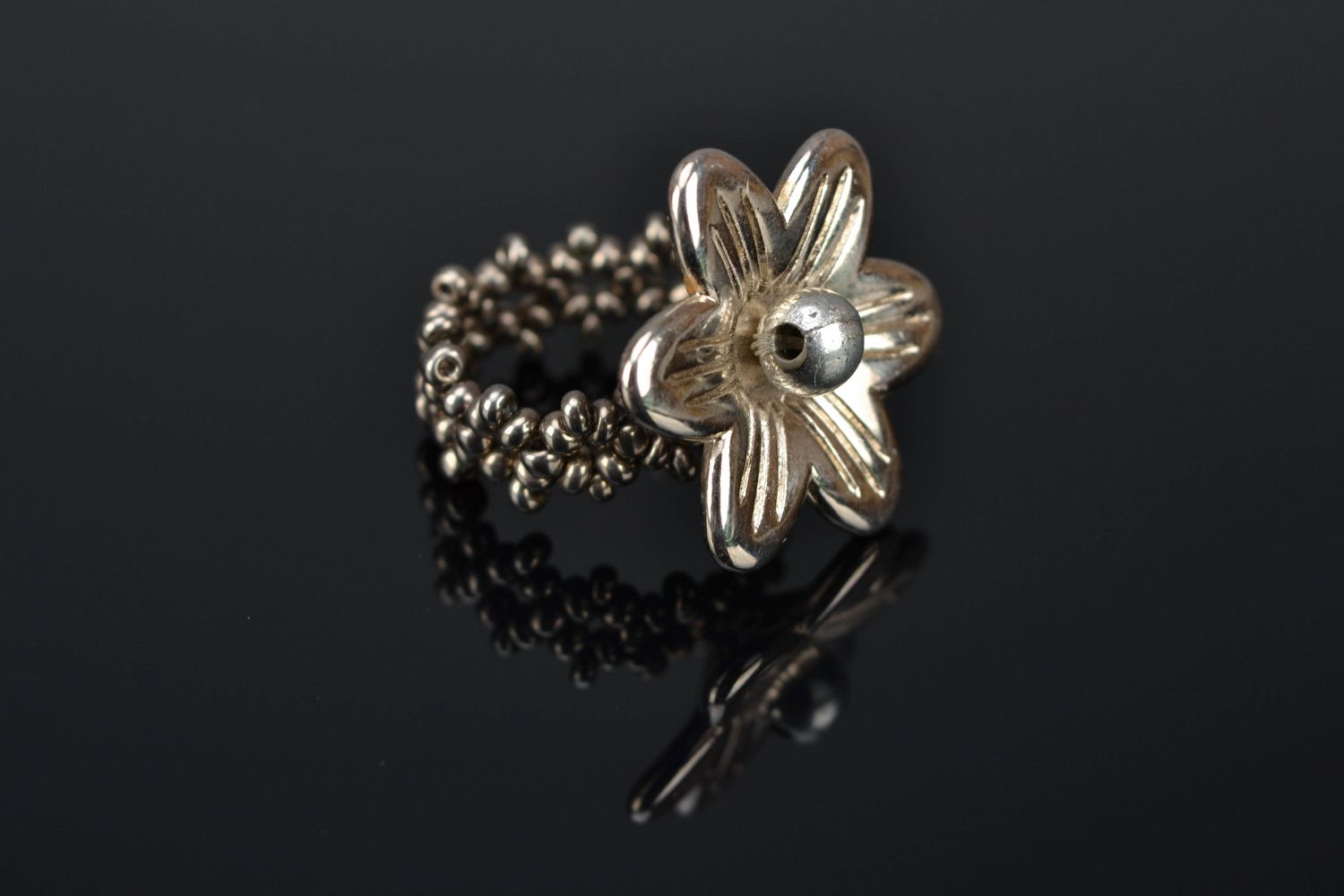 Handmade Ring aus Glasperlen mit Blume  foto 1