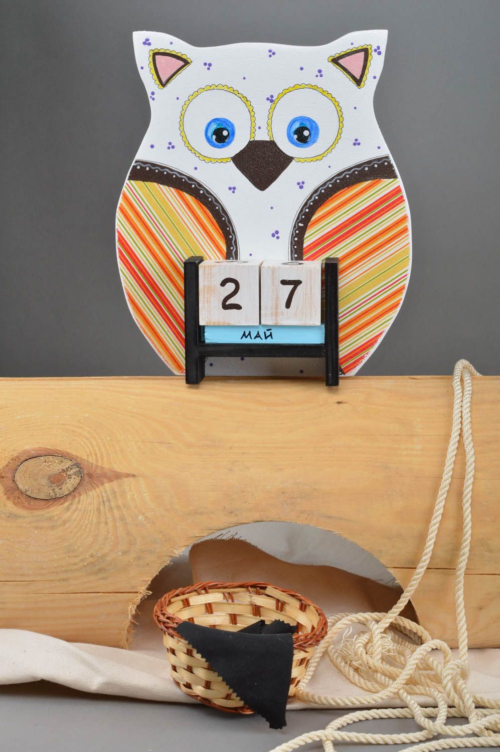 Holz Tischkalender für Kinder in Form von gestreifter Eule handmade Decoupage  foto 1