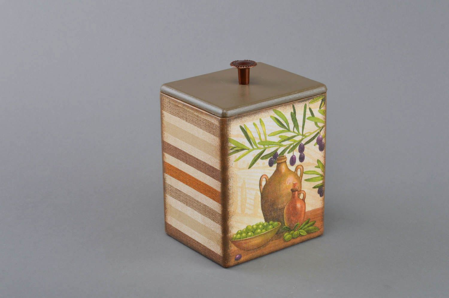 Beautiful plywood box for dry goods with lid in Italian style photo 1