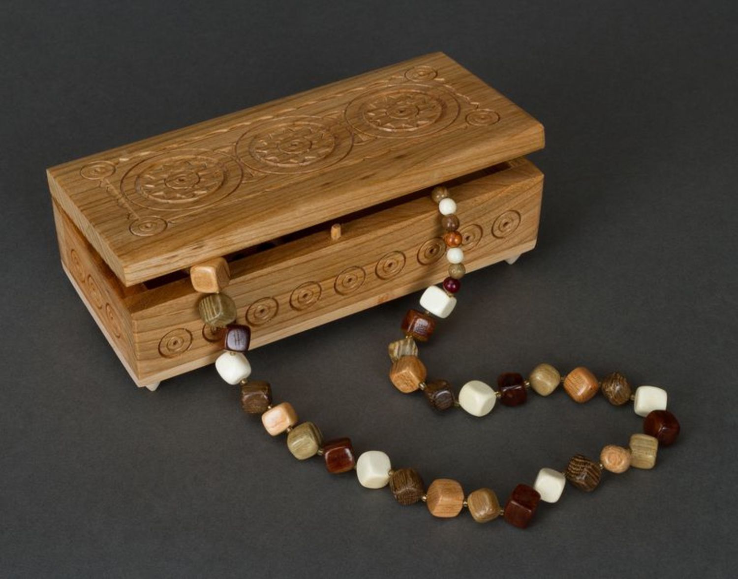 Wooden bead necklace photo 1