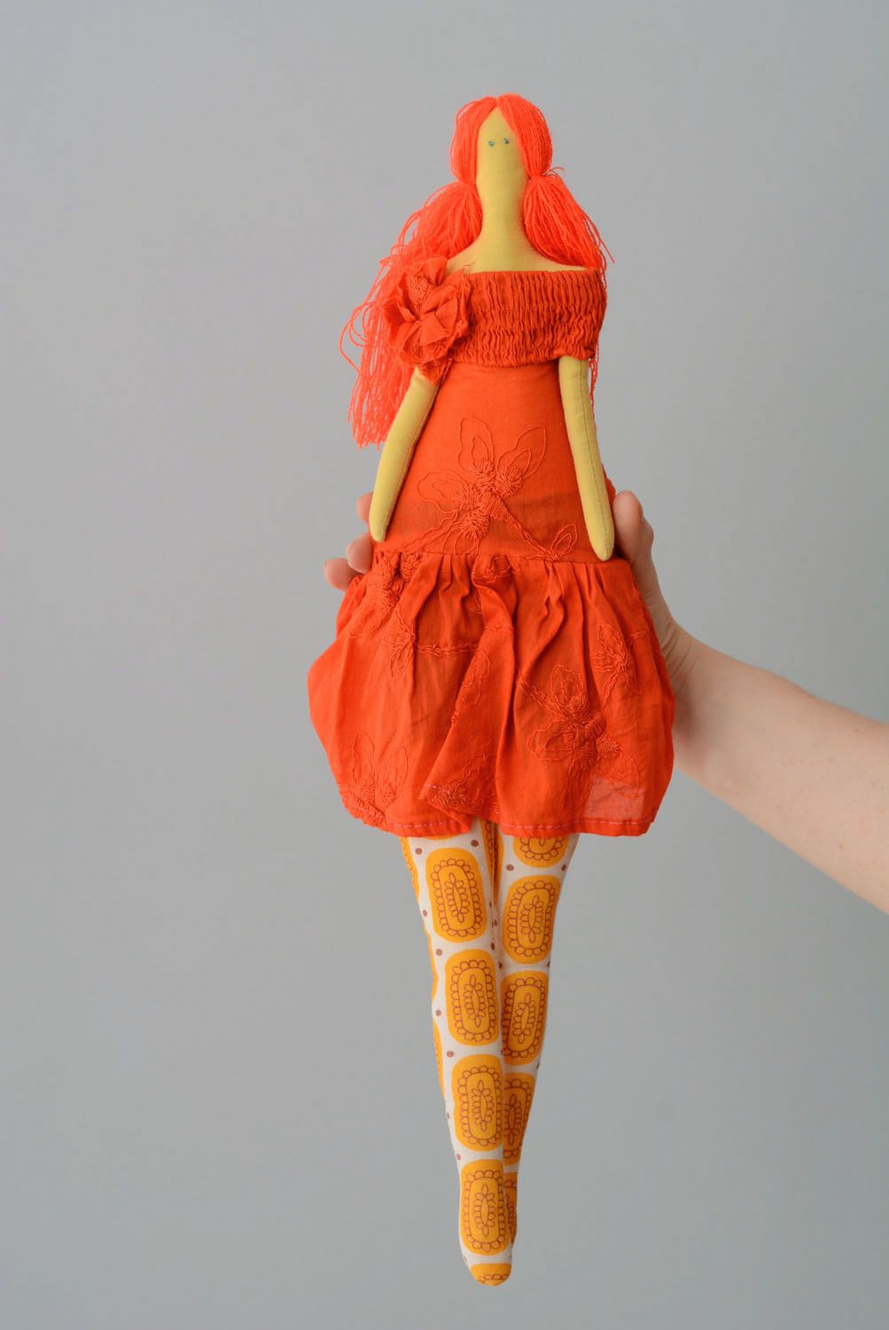 Muñeca artesanal con pelo rojo foto 3