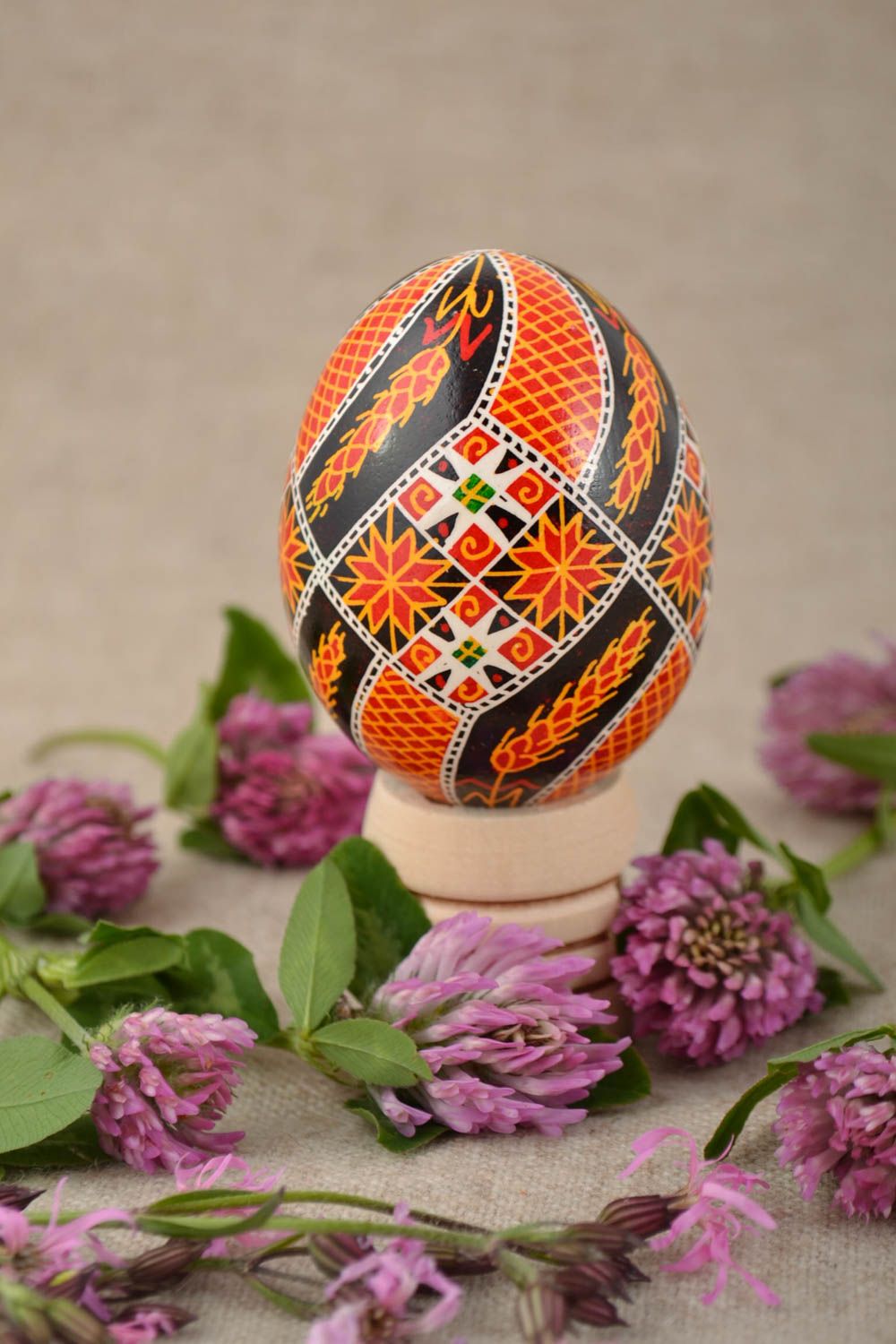 Dekoratives handmade Osterei mit Bemalung in Orange und Schwarz schön Geschenk  foto 1
