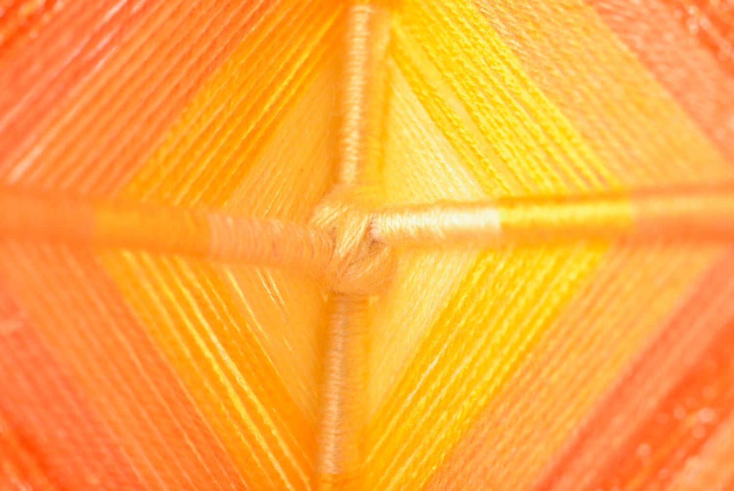 Mándala de hilos naranja artesanal decoración de interior amuleto protector foto 5