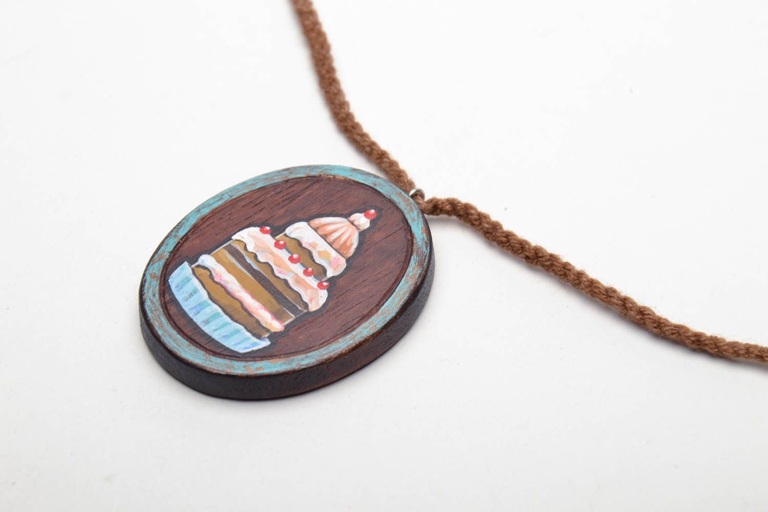 Round wooden pendant with painting photo 3