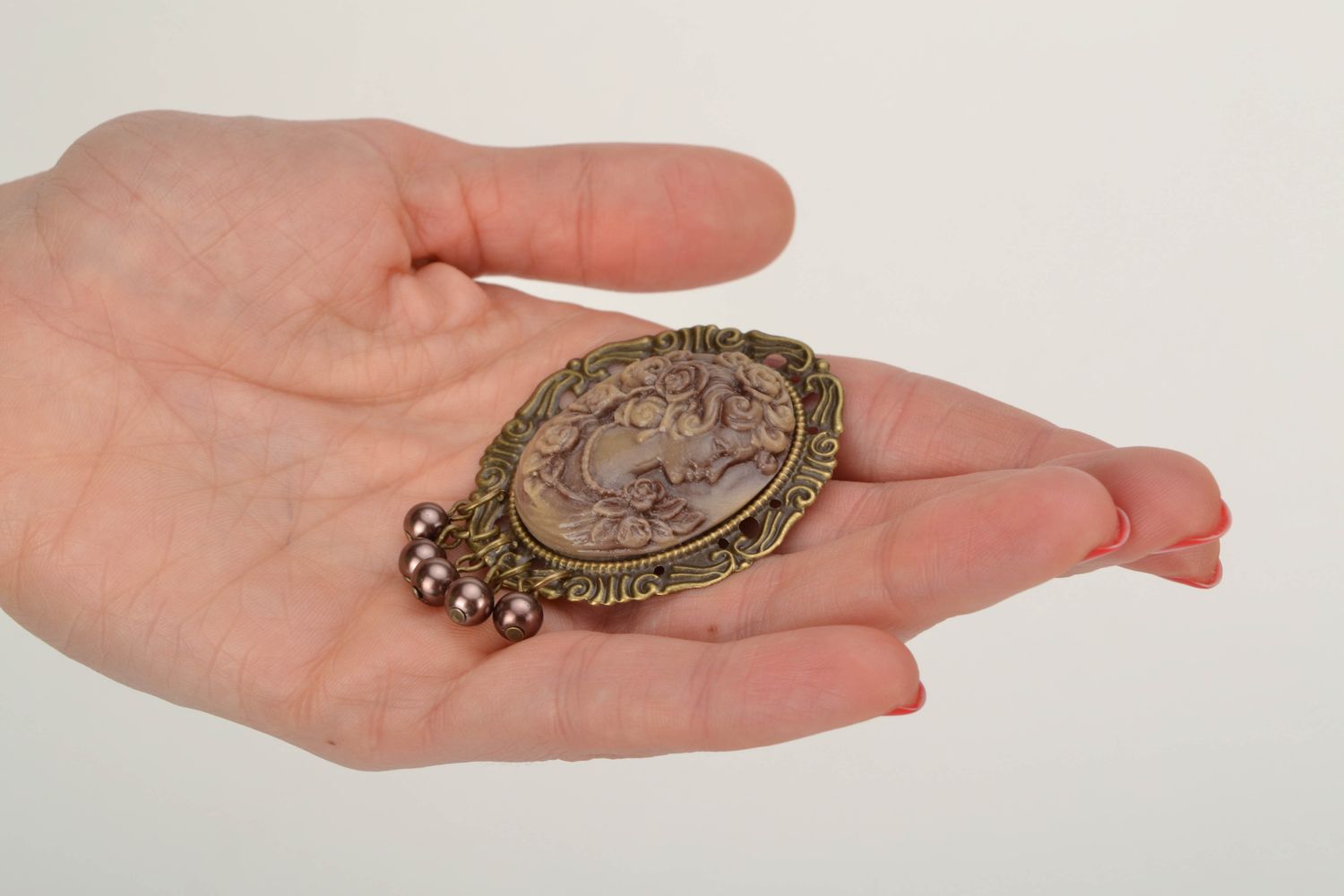 Polymer clay cameo brooch in retro style photo 2
