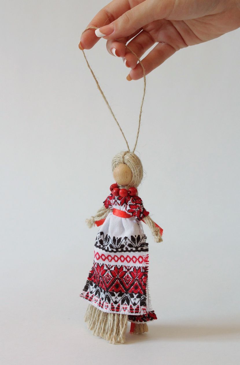 Boneca étnica protectora feita à mão de tecido de linho foto 1