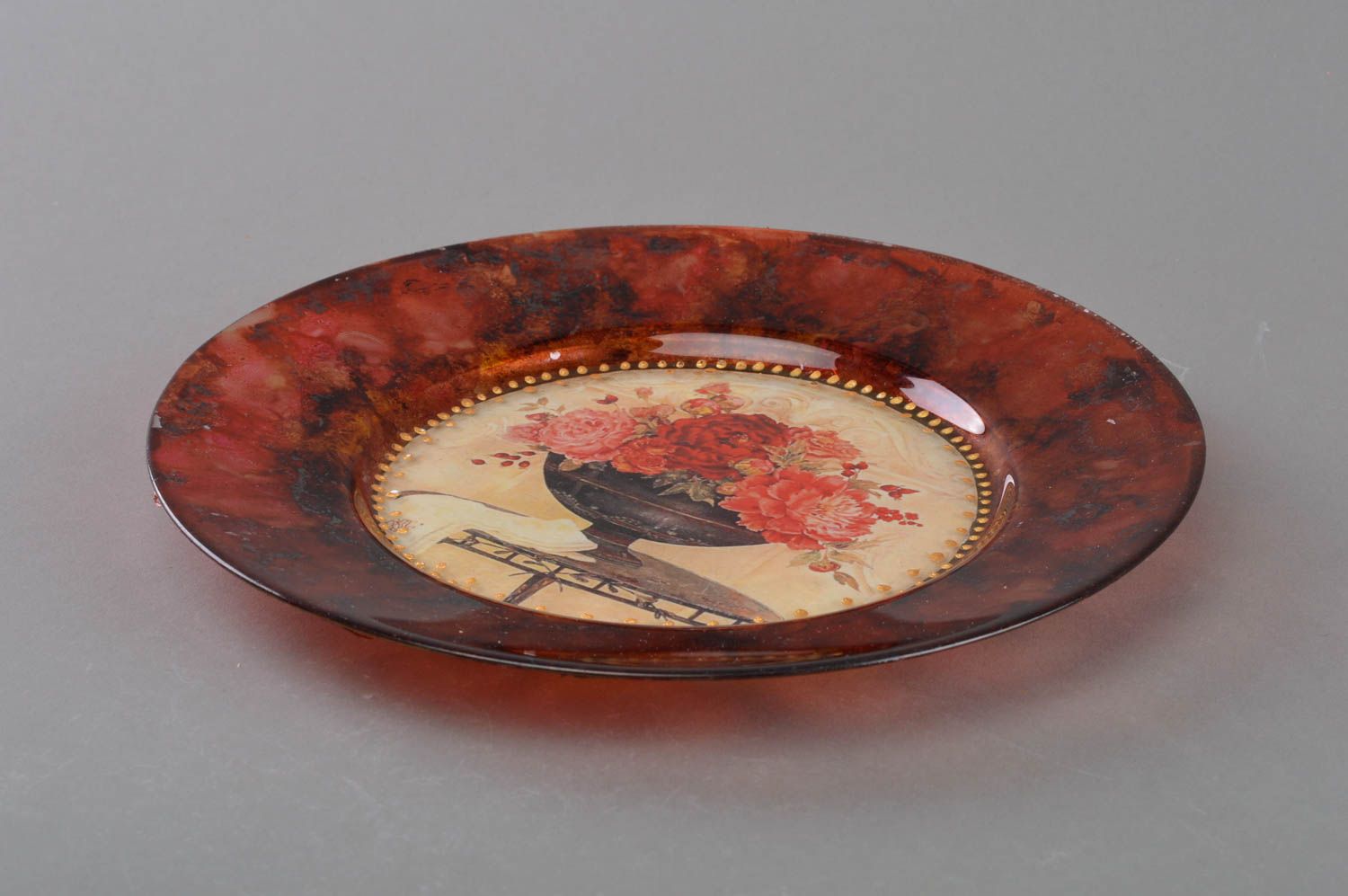 Стеклянная тарелка в технике декупаж ручной работы для декора Весенний букет фото 3
