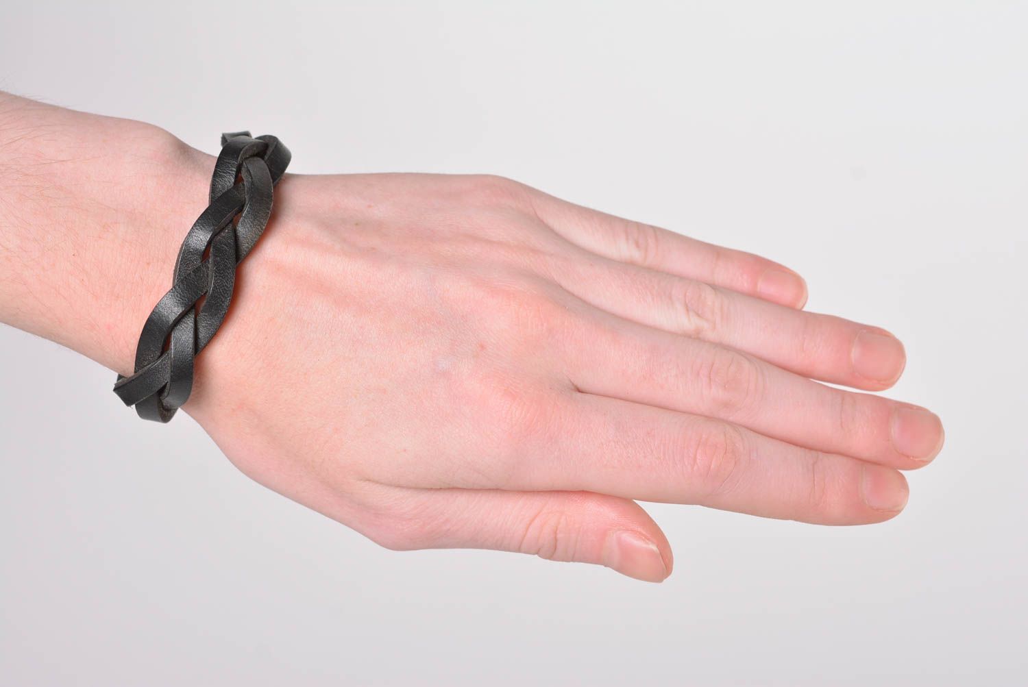 Pulsera de cuero artesanal negra trenzada regalo original accesorio para mujer foto 5