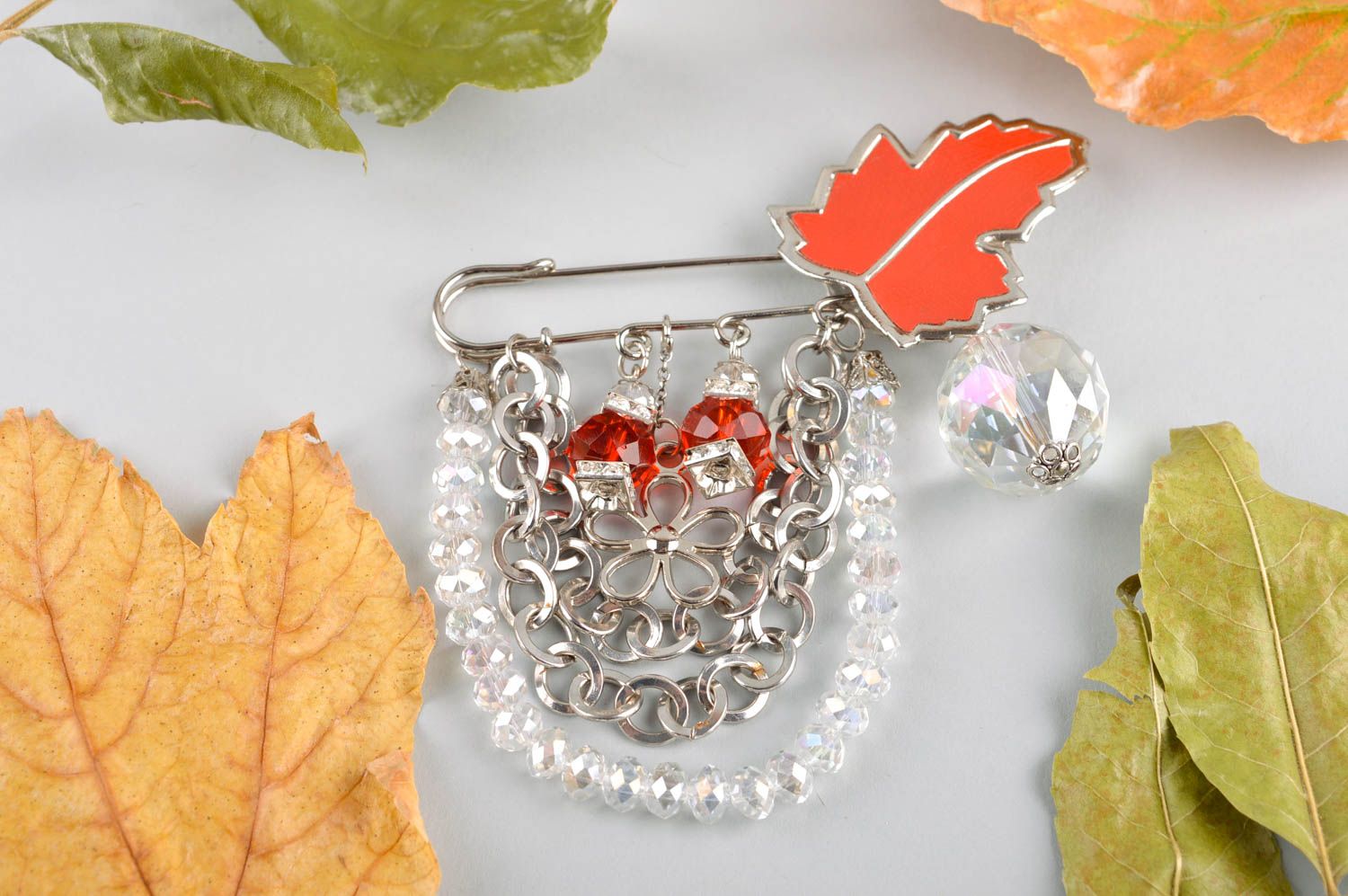 Broche design Bijou fait main cuir artificiel Accessoire femme métal cristaux photo 1