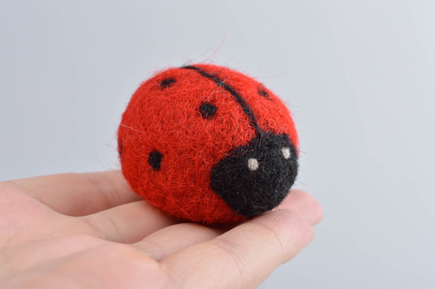 Süßes Kuscheltier Marienkäfer handmade Spielzeug aus Wolle Geschenk für Kinder foto 5
