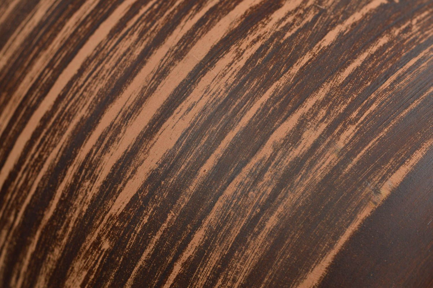 Grande tasse en argile rayée marron foncé faite main en forme de tonneau 60 cl photo 5