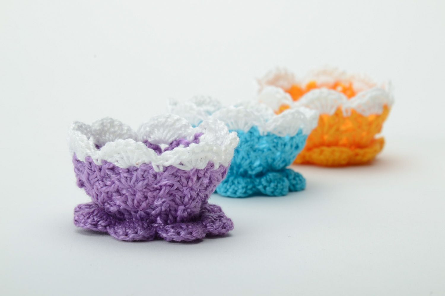 Supports pour oeufs tricotés au crochet faits main 3 pièces multicolores photo 4