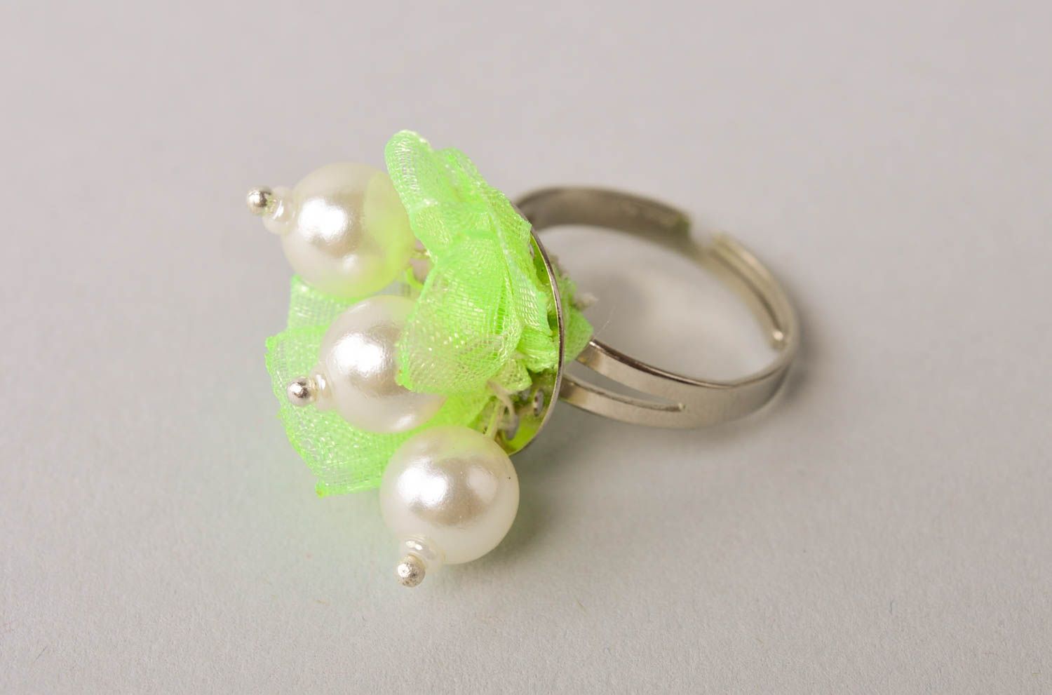 Красивое кольцо ручной работы необычное кольцо салатовое женское кольцо фото 3