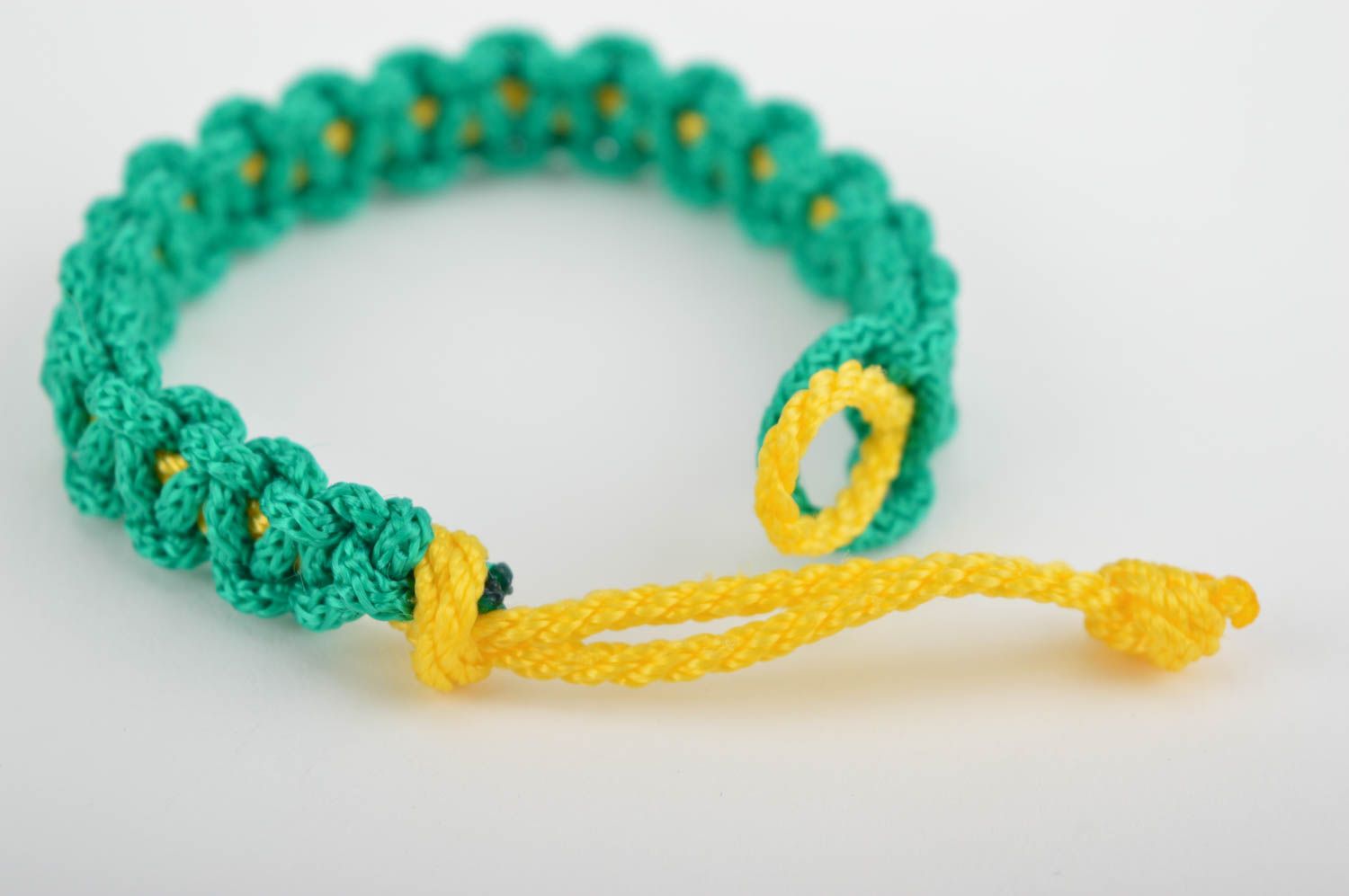 Браслет из шнурков браслет ручной работы зеленый с желтым плетеный браслет  фото 2