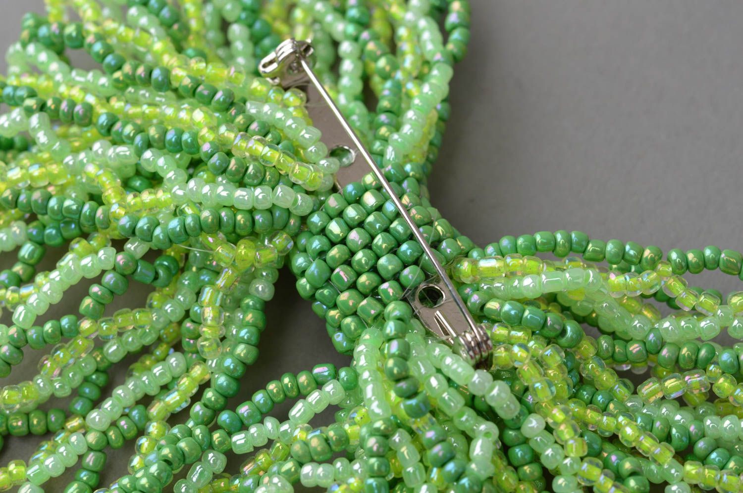 Broche noeud vert tissée en perles de rocaille faite main grande originale photo 5