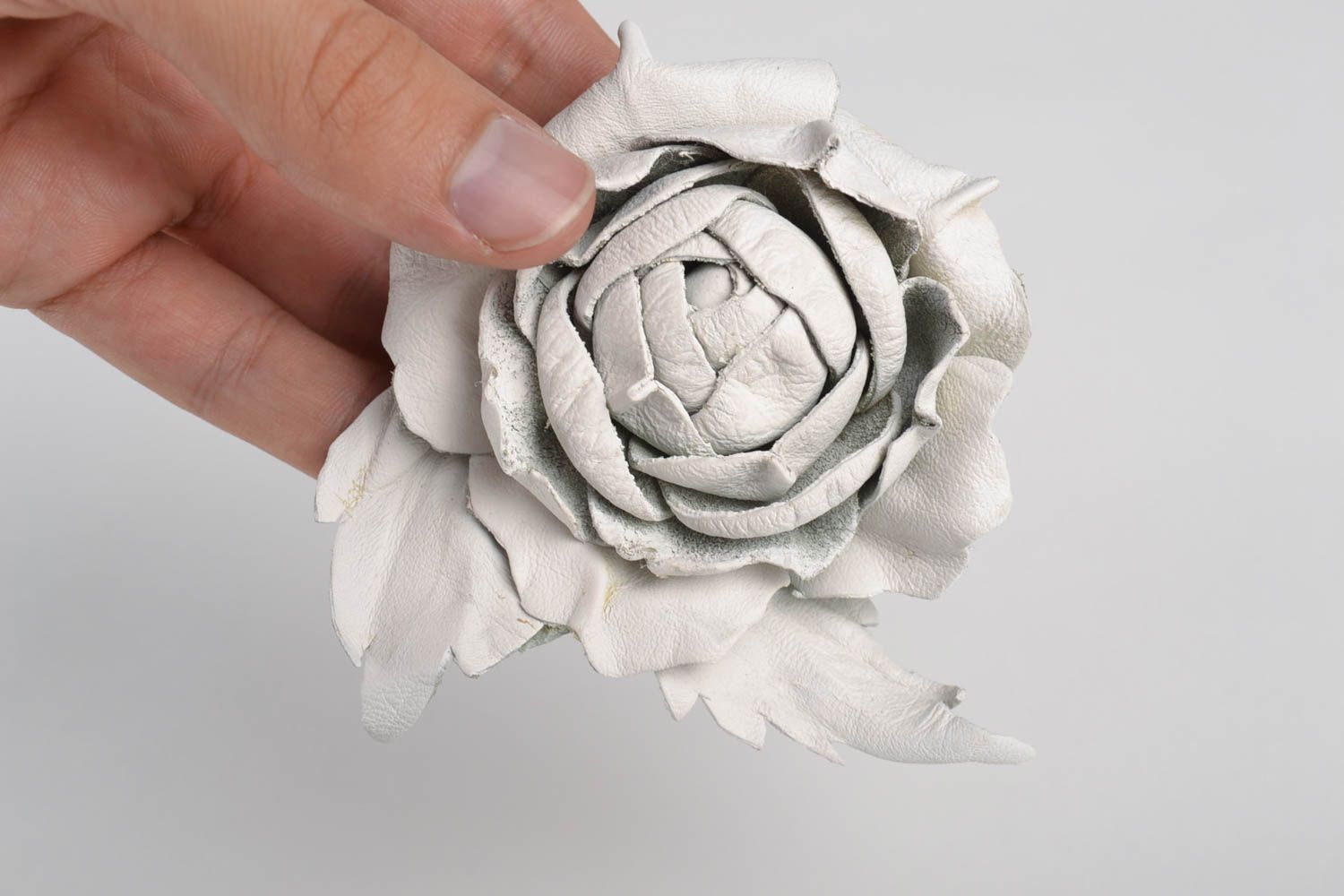 Hochwertiger Modeschmuck handmade Blumen Brosche Schmuck aus Leder in Weiß  foto 5