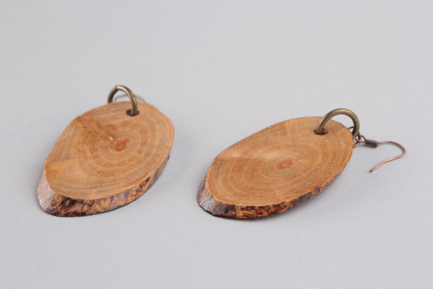 Handgemachte Ohrringe aus Holz foto 5