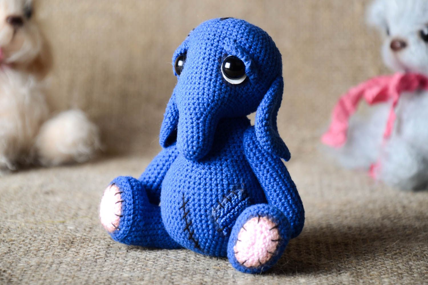 Jouet tricoté éléphant bleu Peluche faite main petite au crochet Cadeau enfant photo 1