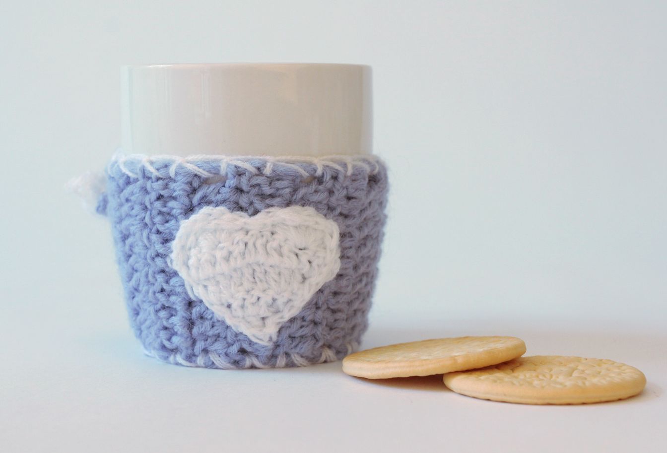 Blue knitted cup cozy photo 5