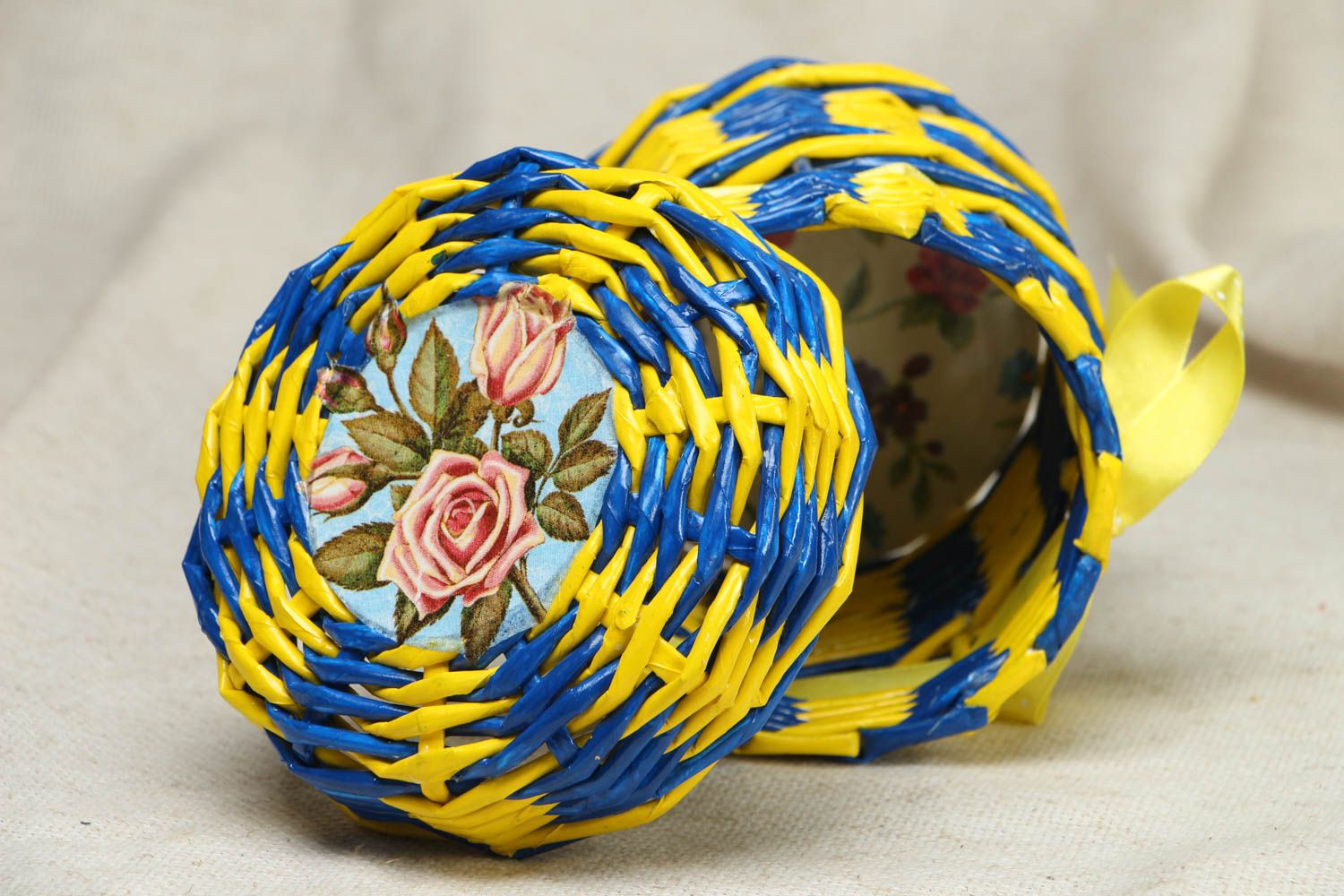Woven paper jewelry box with ribbon photo 3