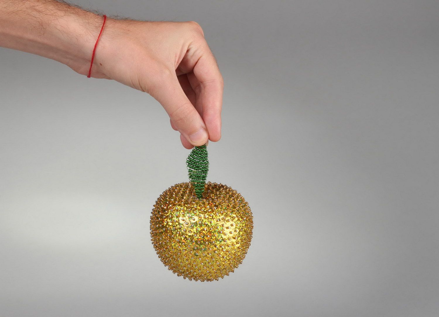 Pomme artificielle décorative en perles de rocailles  photo 4