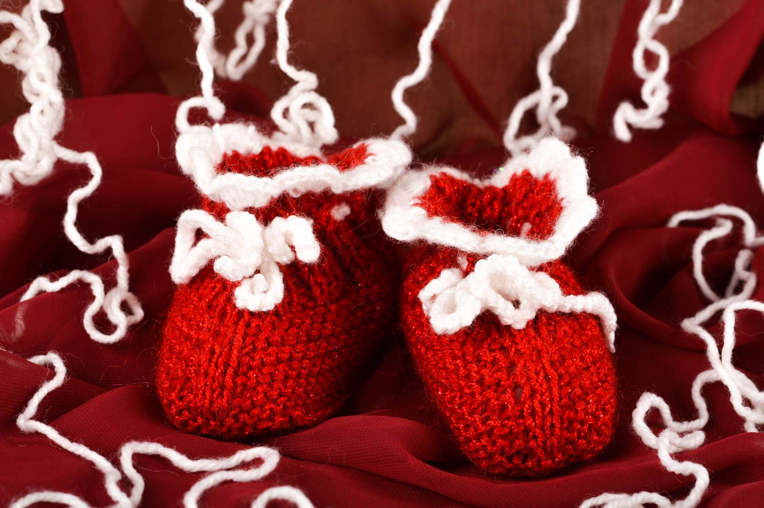 Вязаные пинетки красные ручной работы пинетки для новорожденных пинетки крючком  фото 1
