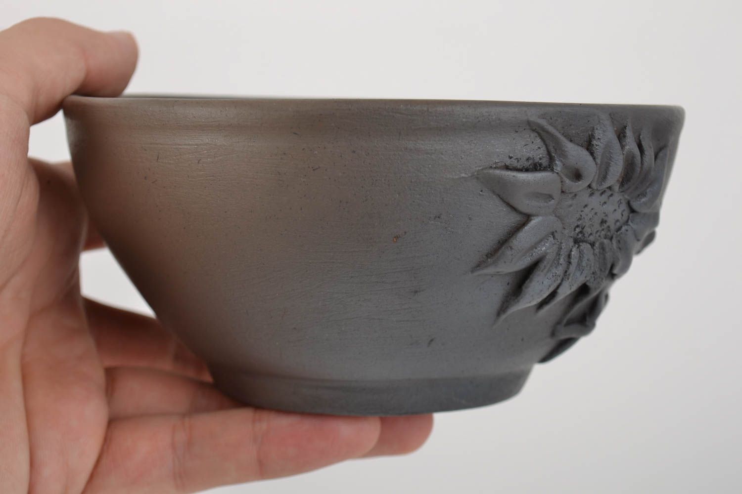 Красивая пиала из чернодымленной керамики ручной работы 500 мл авторская фото 2
