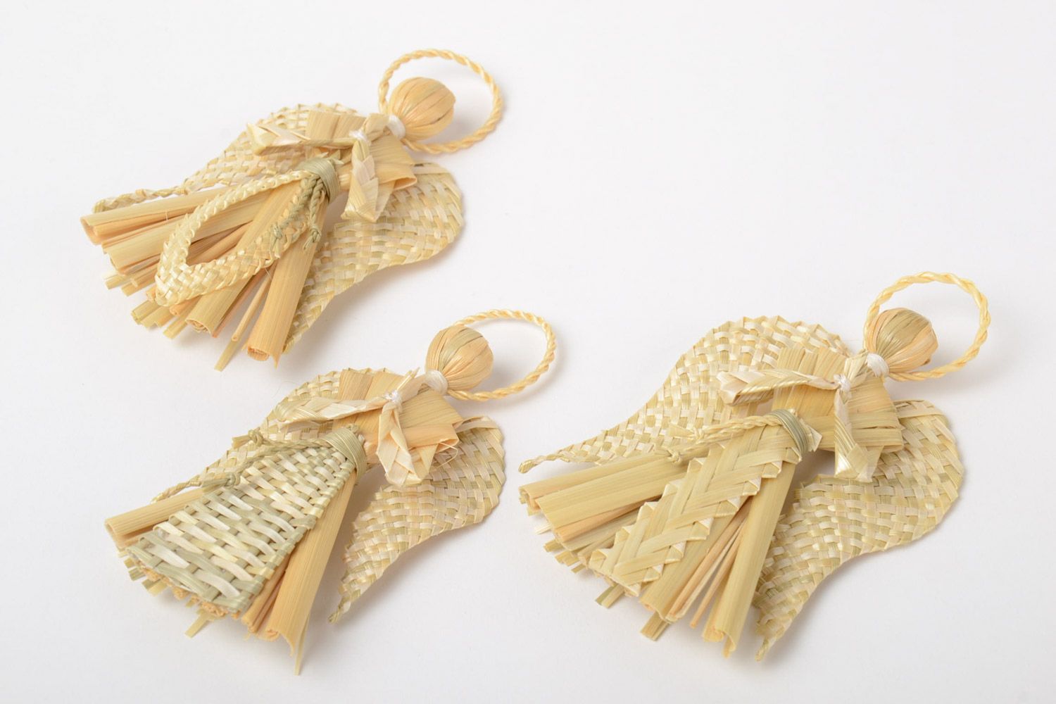 Набор плетеных Ангелов-хранителей из соломы ручной работы 3 штуки подвески фото 3