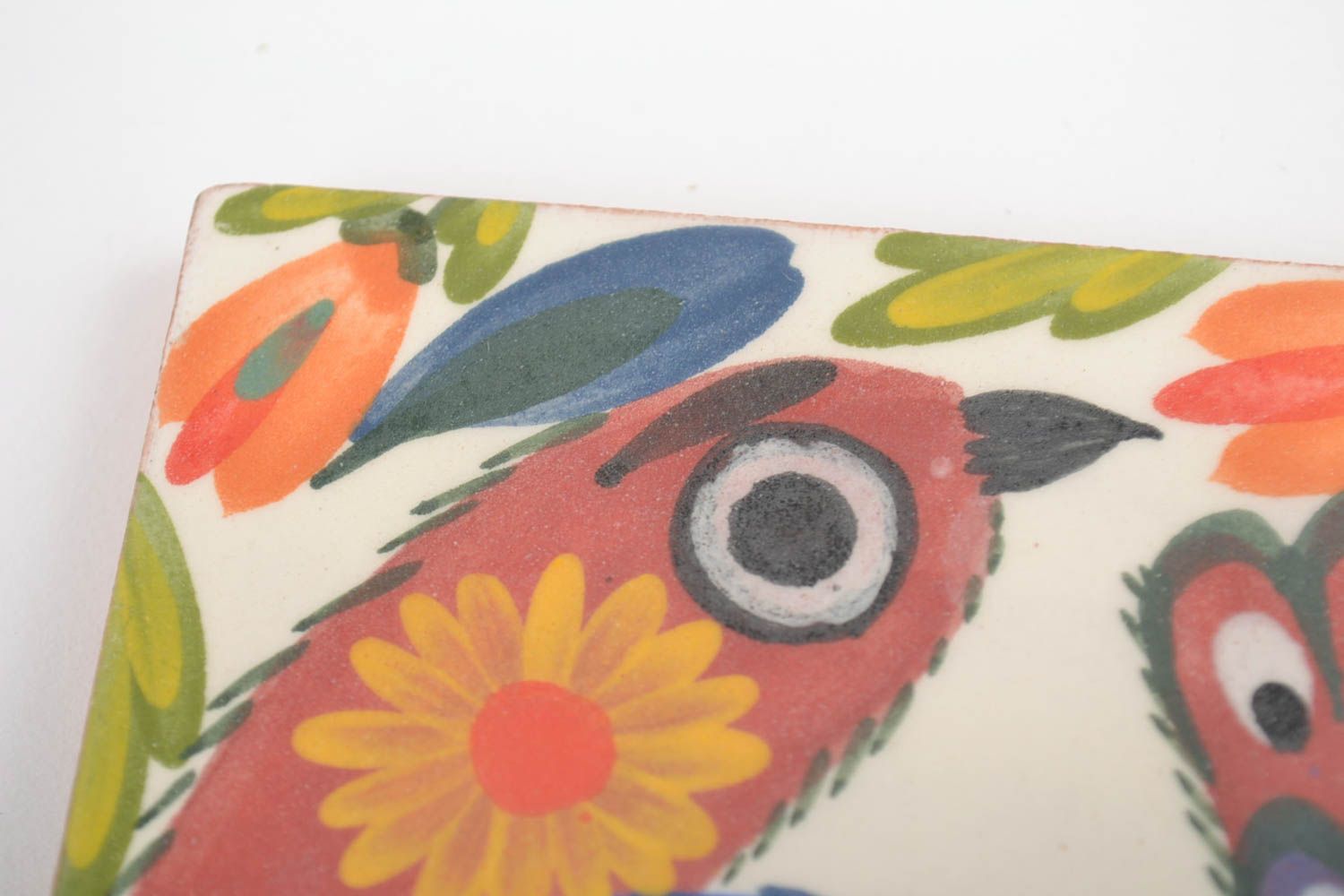 Керамическая плитка птица райская ручной работы с росписью ангобами и глазурью фото 3