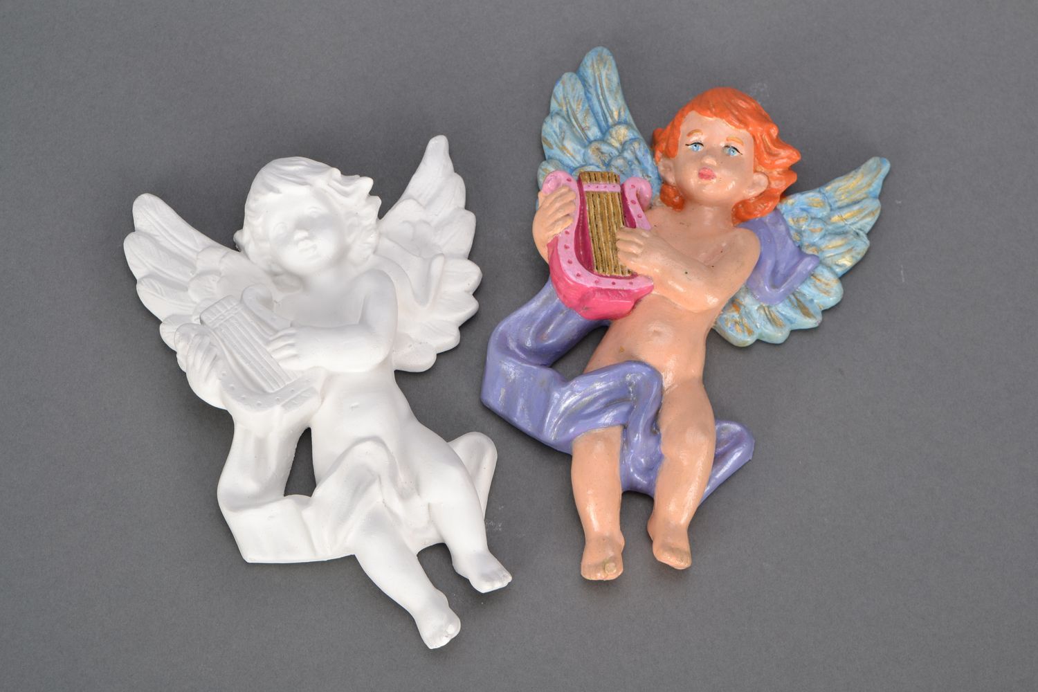 Plaster painted angel with lyre photo 1