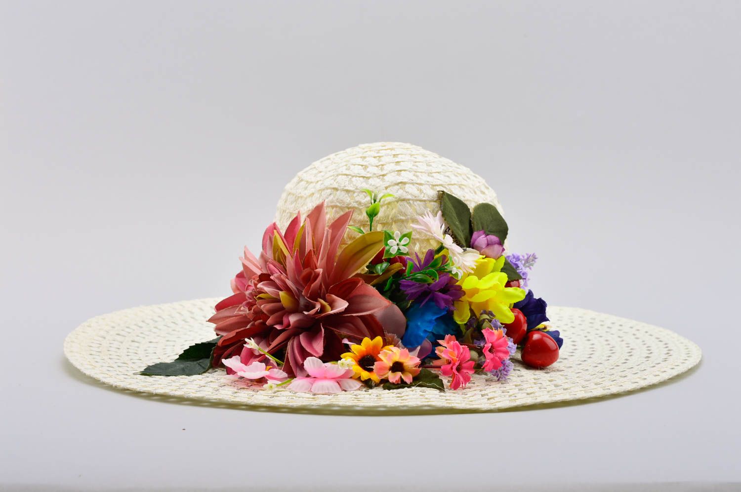 Chapeau d'été fait main Accessoire femme avec fleurs synthétique Cadeau original photo 4