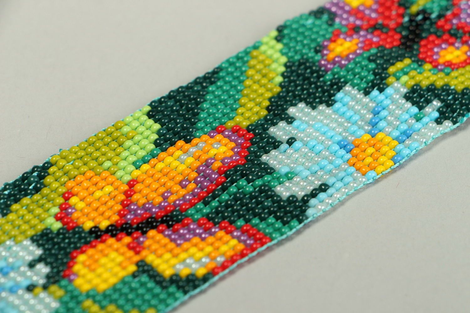 Wrist bracelet made of beads photo 3