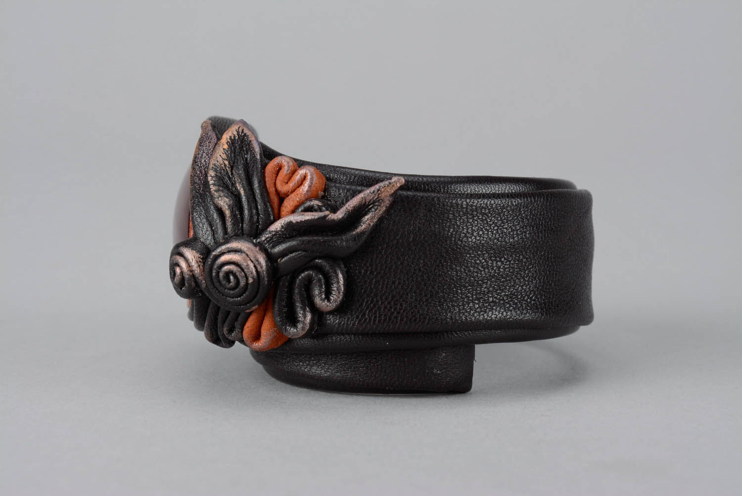 Bracelet made ​​of leather and horn photo 2
