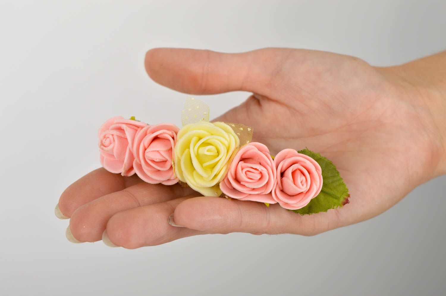 Adorno para el pelo artesanal con rosas regalo para mujeres accesorio artesanal foto 5