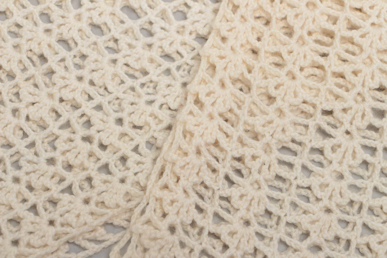 Écharpe blanche ajourée tricotée au crochet faite main avec frange pour femme photo 4