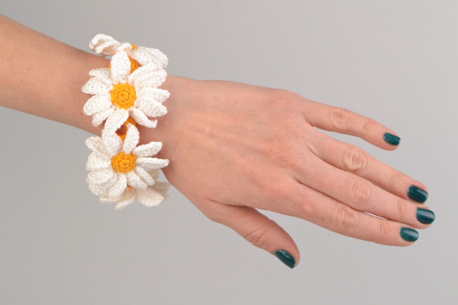 Handmade flora wrist bracelet woven of cotton threads for women Chamomiles photo 1
