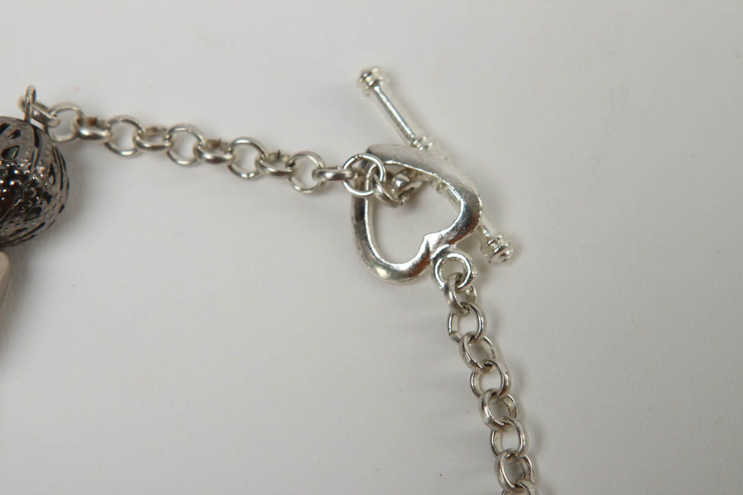 Bracelet perles de rocaille Bijou fait main gris avec chaîne Accessoire femme photo 4