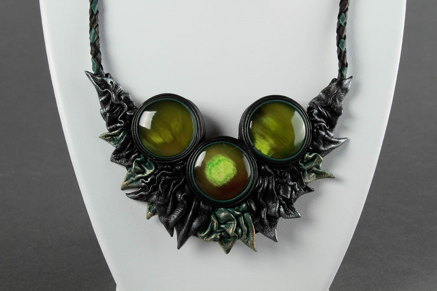 Collier cuir design Bijou fait main vert en corne Cadeau pour femme original photo 2