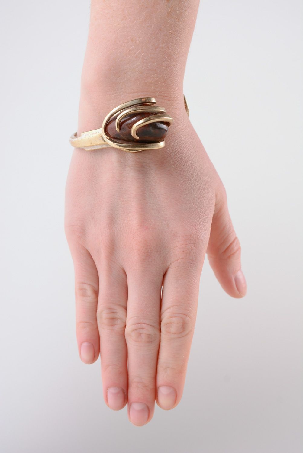 Handmade metal wrist bracelet with natural stone photo 3