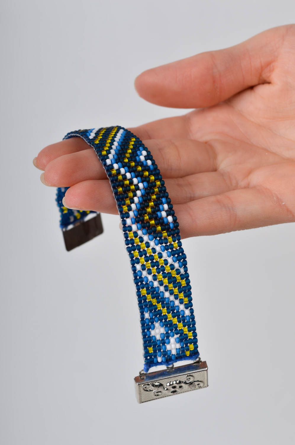 Bracelet large Bijou fait main bleu à motif en perles de rocaille Cadeau femme photo 2