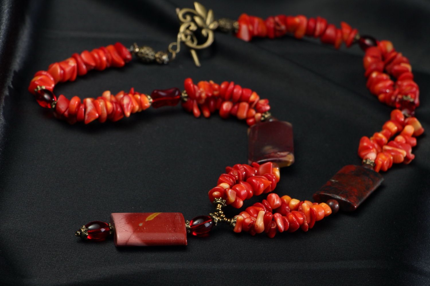 Necklace with Coral and Agate photo 2