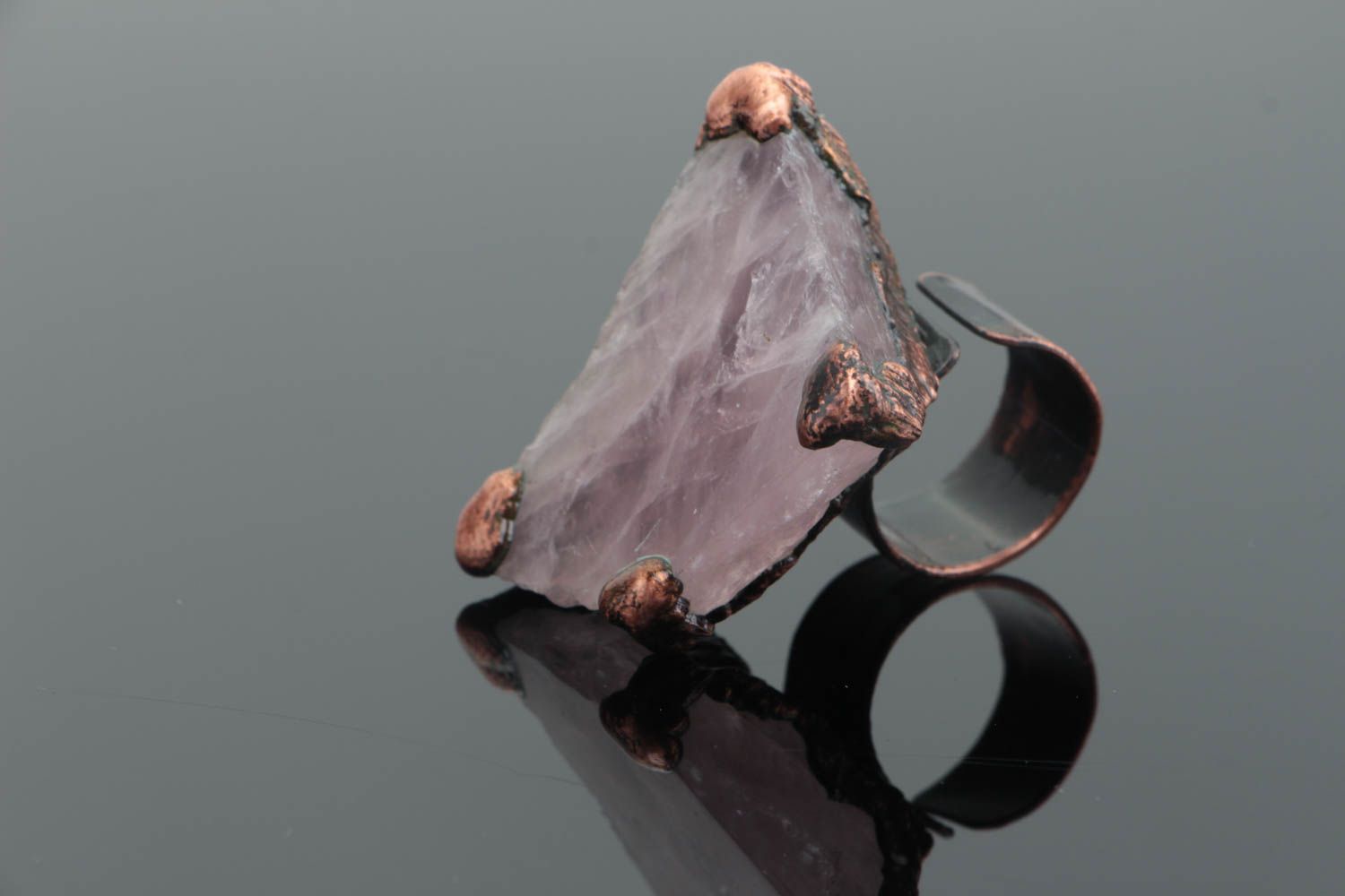 Large massive handmade designer copper ring with quartz natural stone open type photo 1