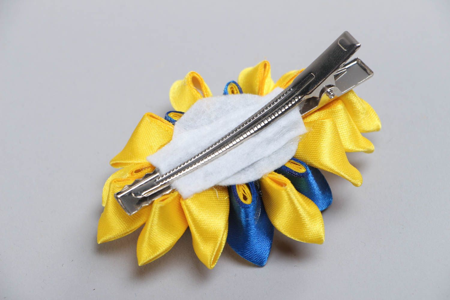 Handmade designer kanzashi satin ribbon flower hair clip photo 4