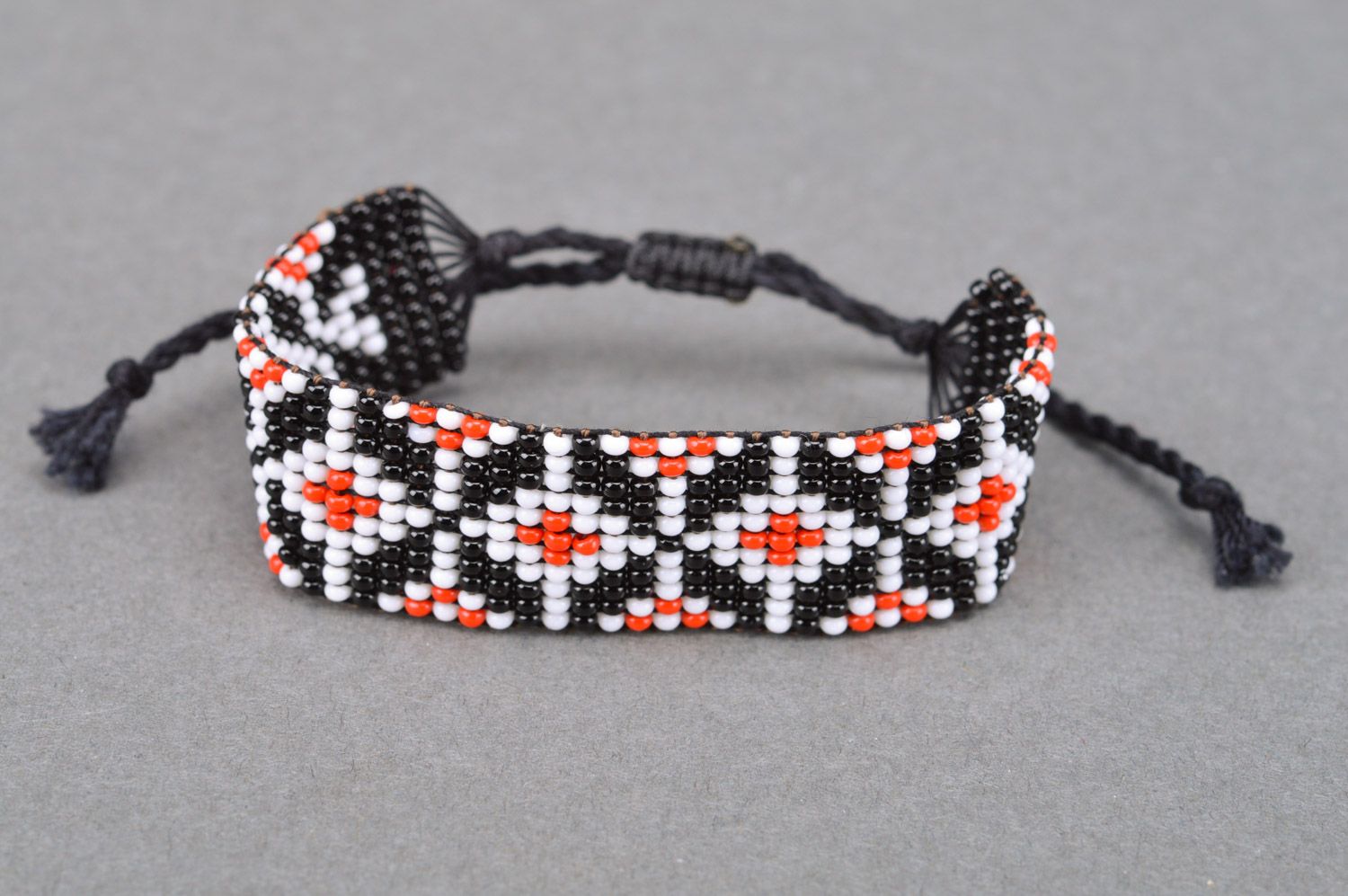 Unisex handmade woven bead bracelet of three colors in ethnic style photo 2
