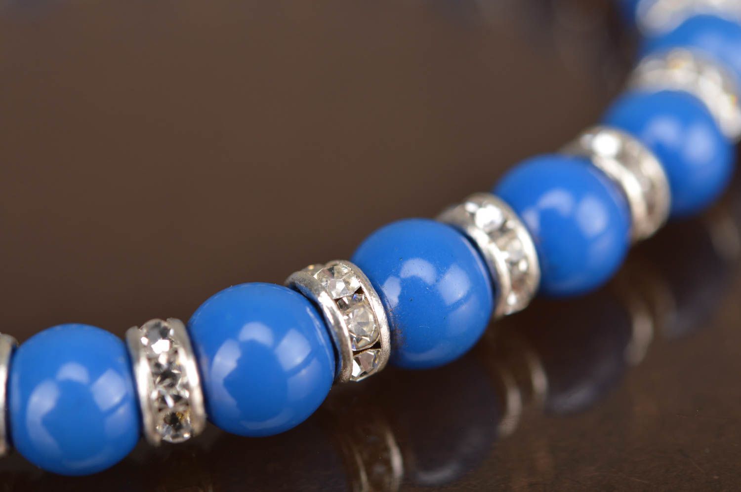Künstlerisches Armband aus Perlen in Blau mit Strasssteinen dünn Handarbeit toll foto 5