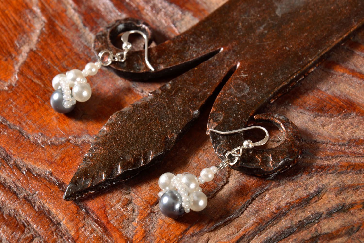 Boucles d'oreilles artisanales en perles de rocaille photo 1