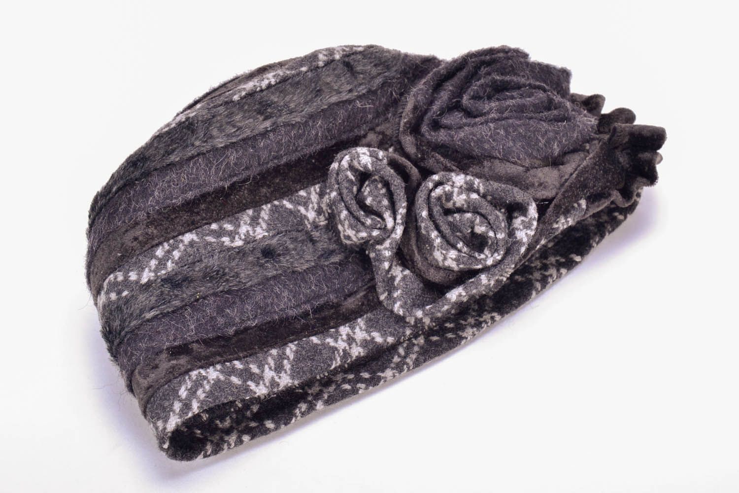 Gorro morno feminino tricotado de lã e pele artificial  foto 2
