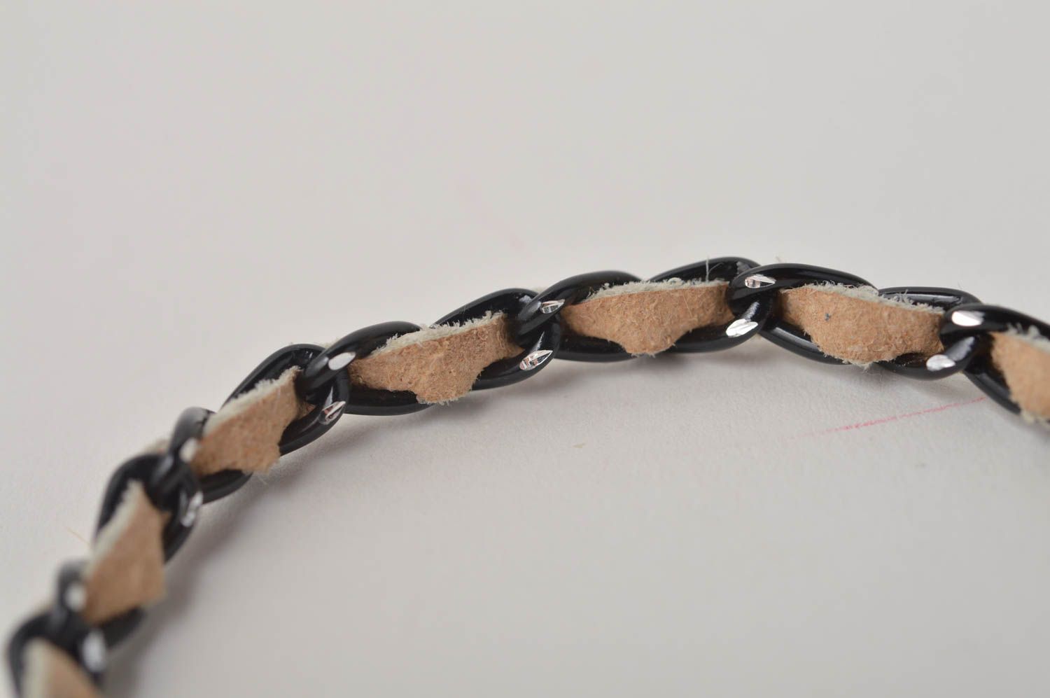 Bracelet cuir Bijou fait main avec chaîne métallique noire Accessoire femme photo 4